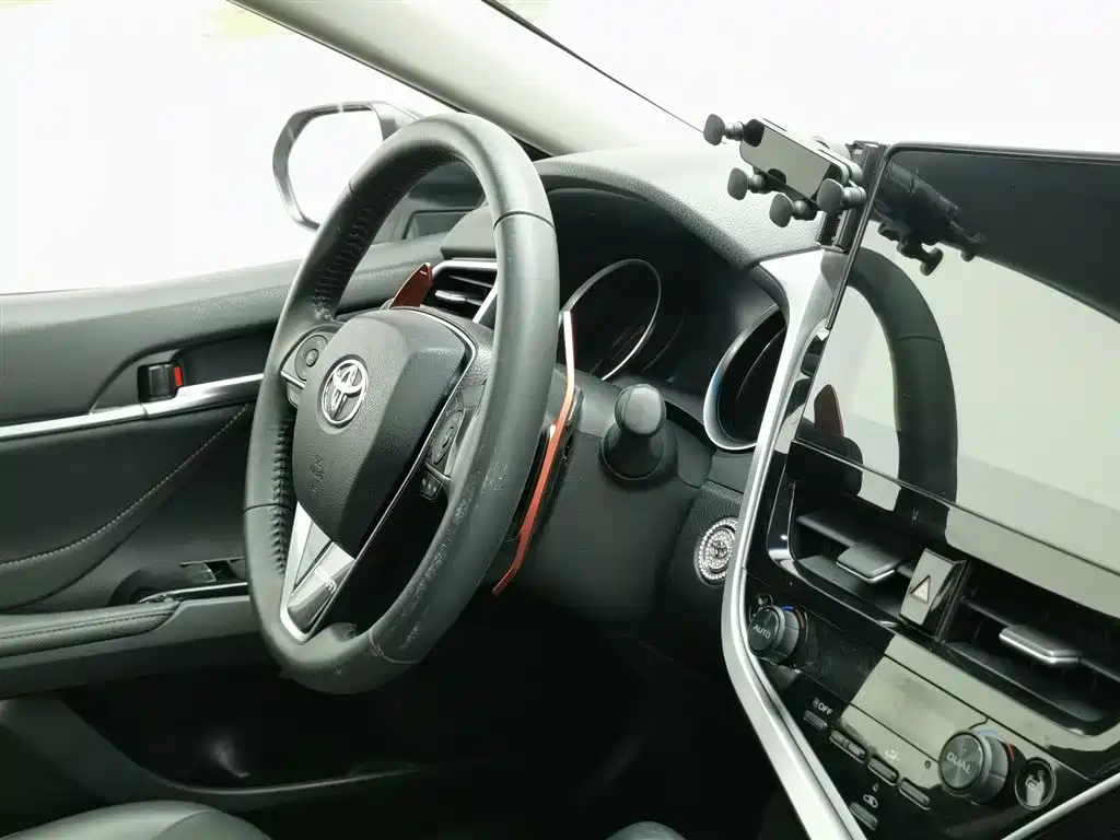 Toyota Camry 2022 — фото 22