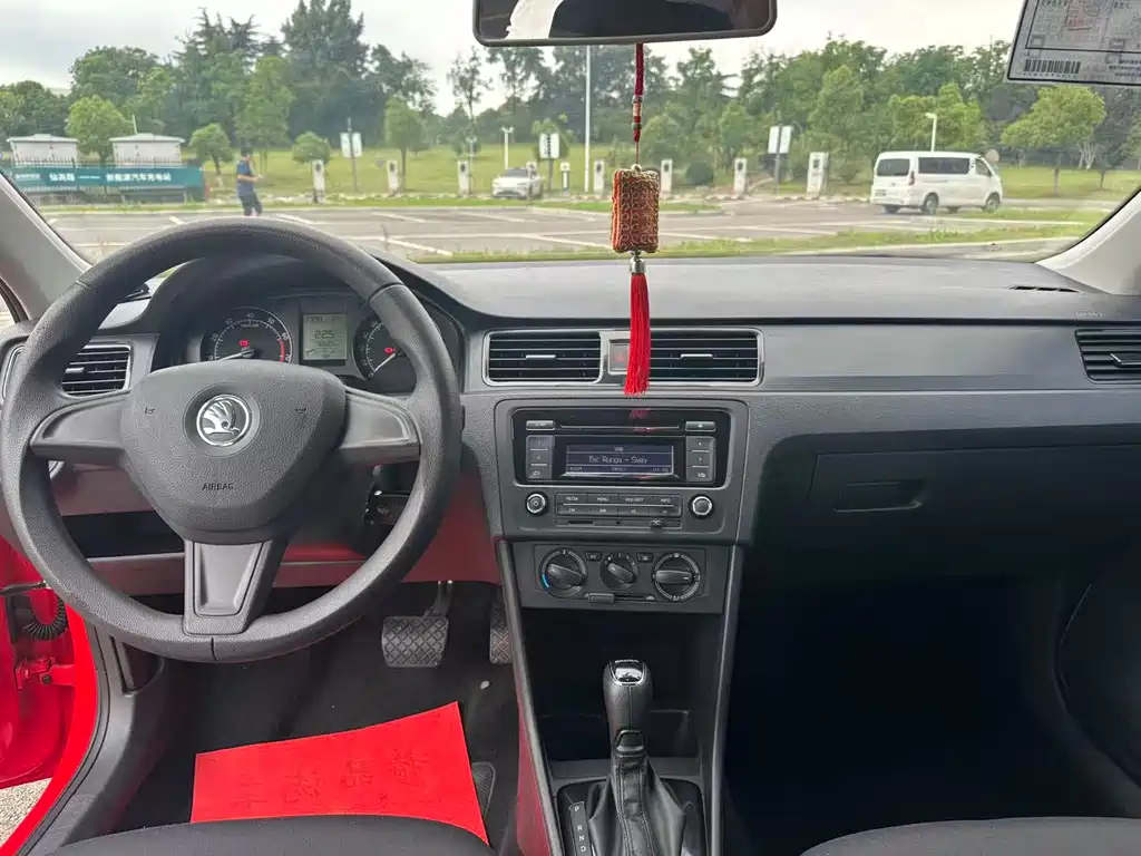 Skoda Rapid Spaceback 2014 — фото 10