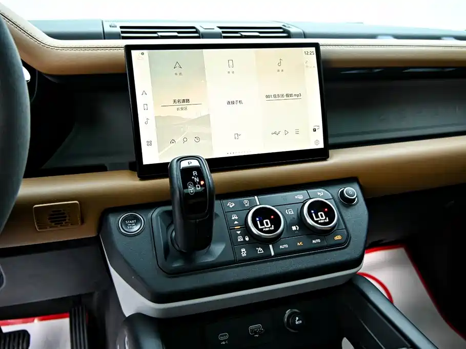 Land Rover Defender 2024 — фото 17