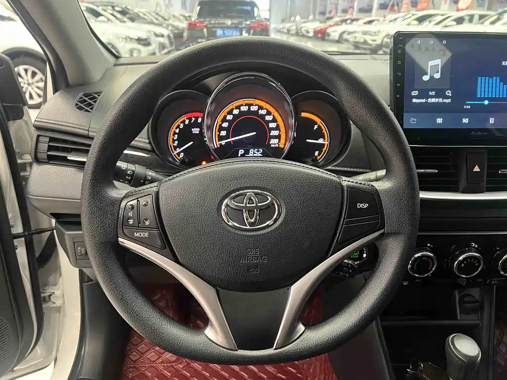 Toyota Yaris L 2022 — фото 8