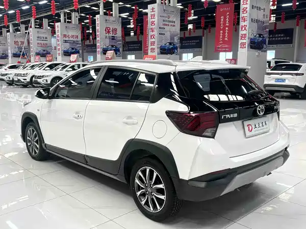 Toyota Yaris L 2022