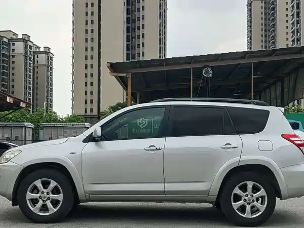 Toyota RAV4 2010
