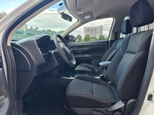 Mitsubishi Outlander 2021