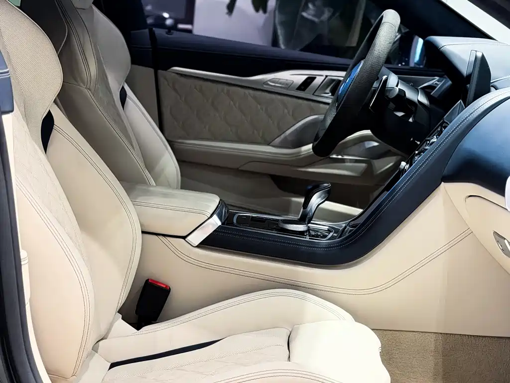 BMW M8 2023 — фото 10