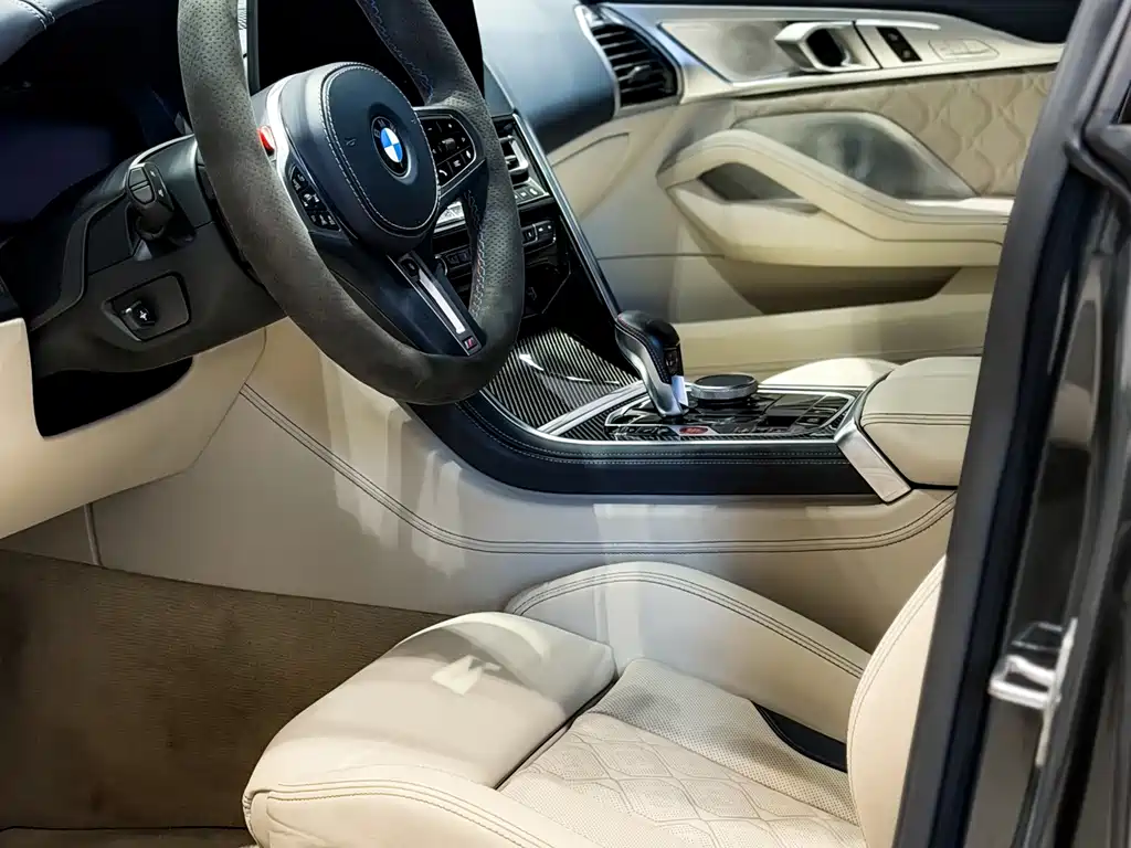 BMW M8 2023 — фото 14