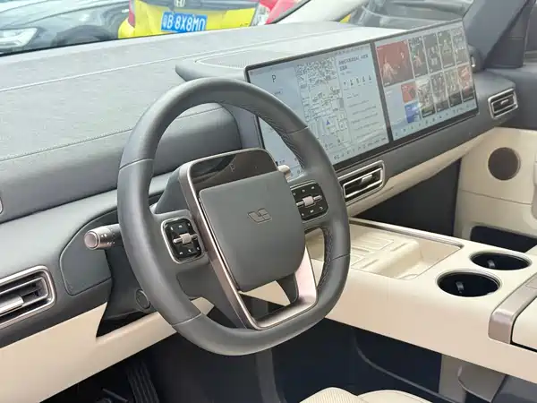 Li Auto MEGA 2025