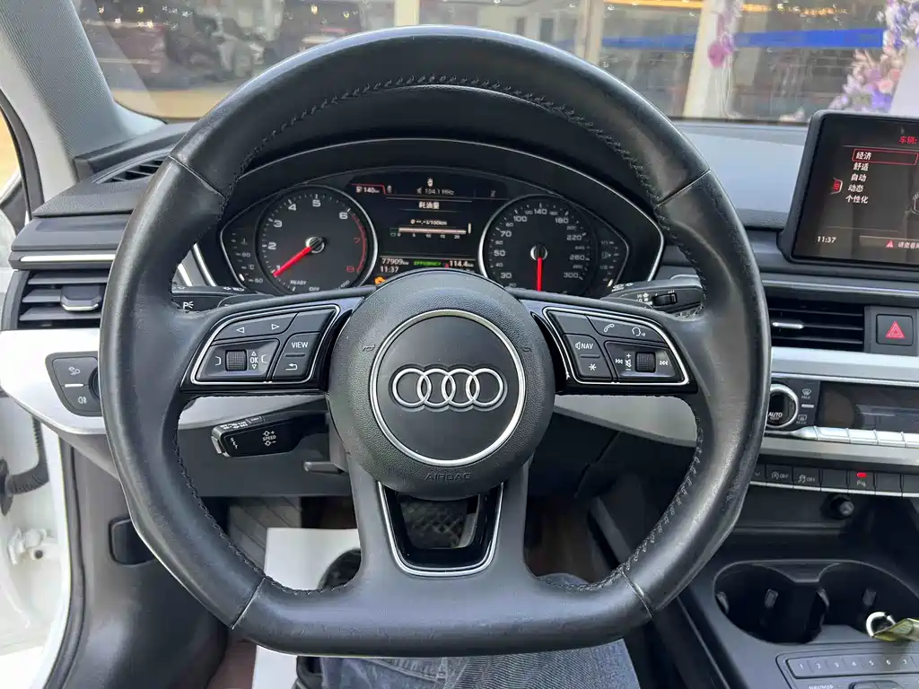 Audi A4L 2018 — фото 10