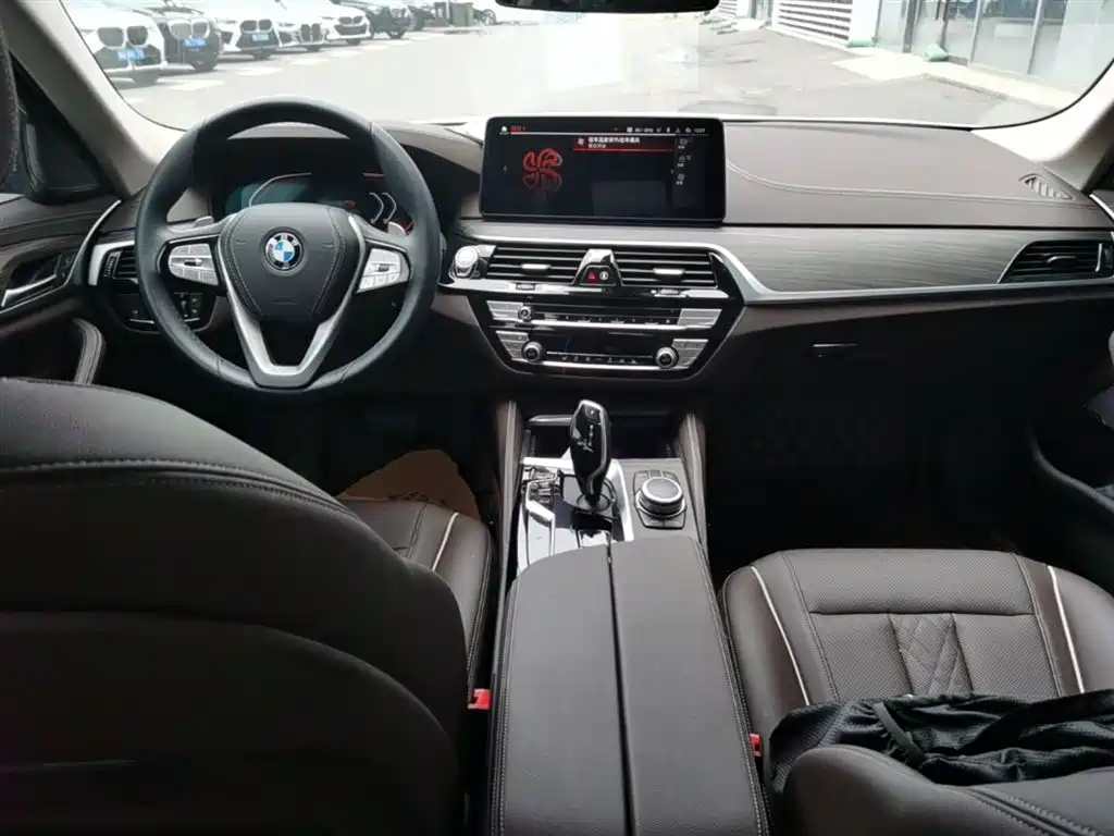 BMW 5 Series 2022 — фото 10