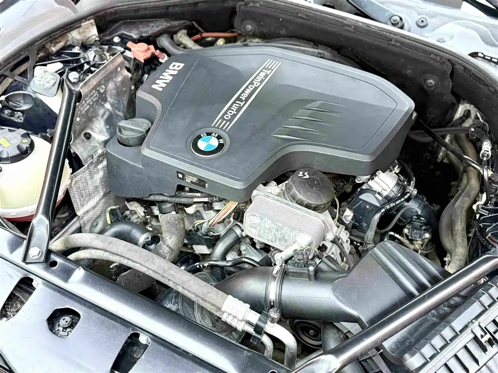 BMW 5 Series 2017 — фото 16