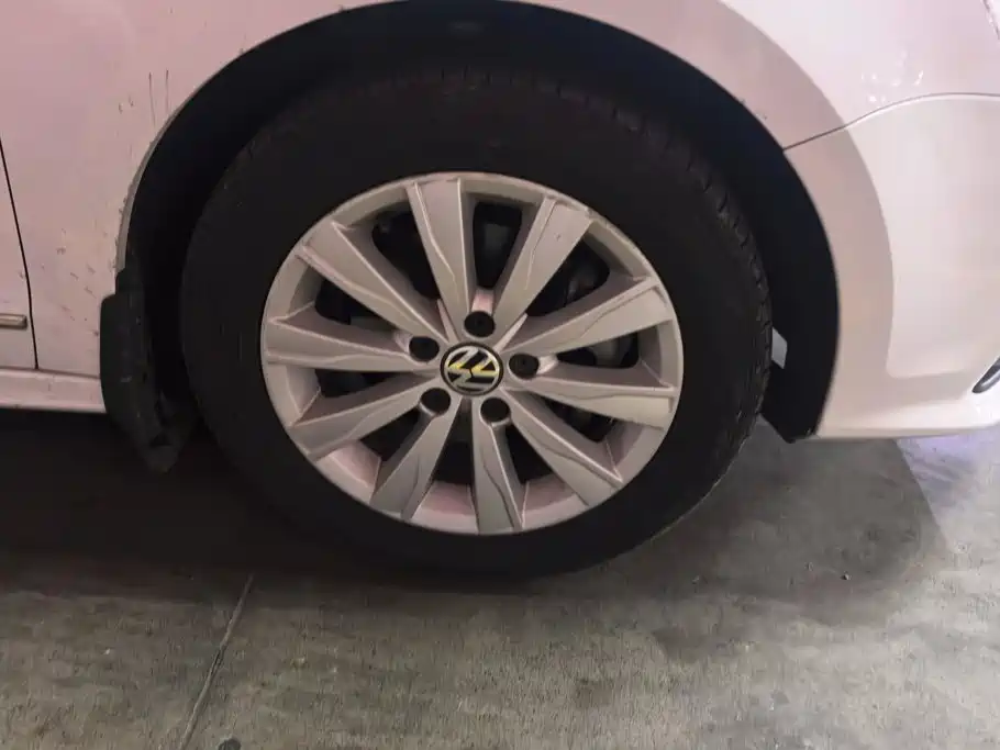 Volkswagen Sagitar 2016