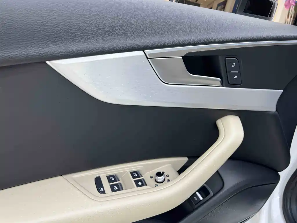 Audi A4L 2018 — фото 13