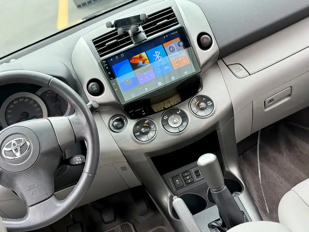 Toyota RAV4 2010 — фото 23