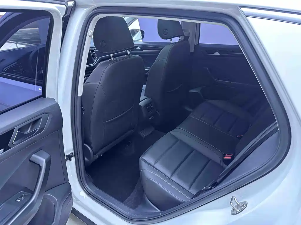 Volkswagen T-Roc 2022 — фото 11