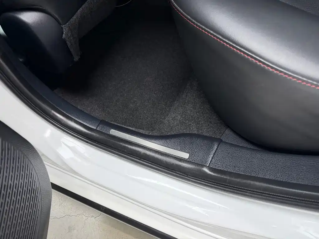 Toyota Yaris L 2023 — фото 11