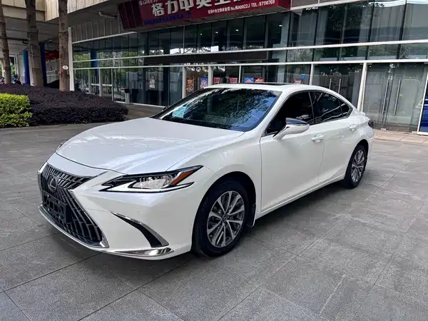 Lexus ES 2023