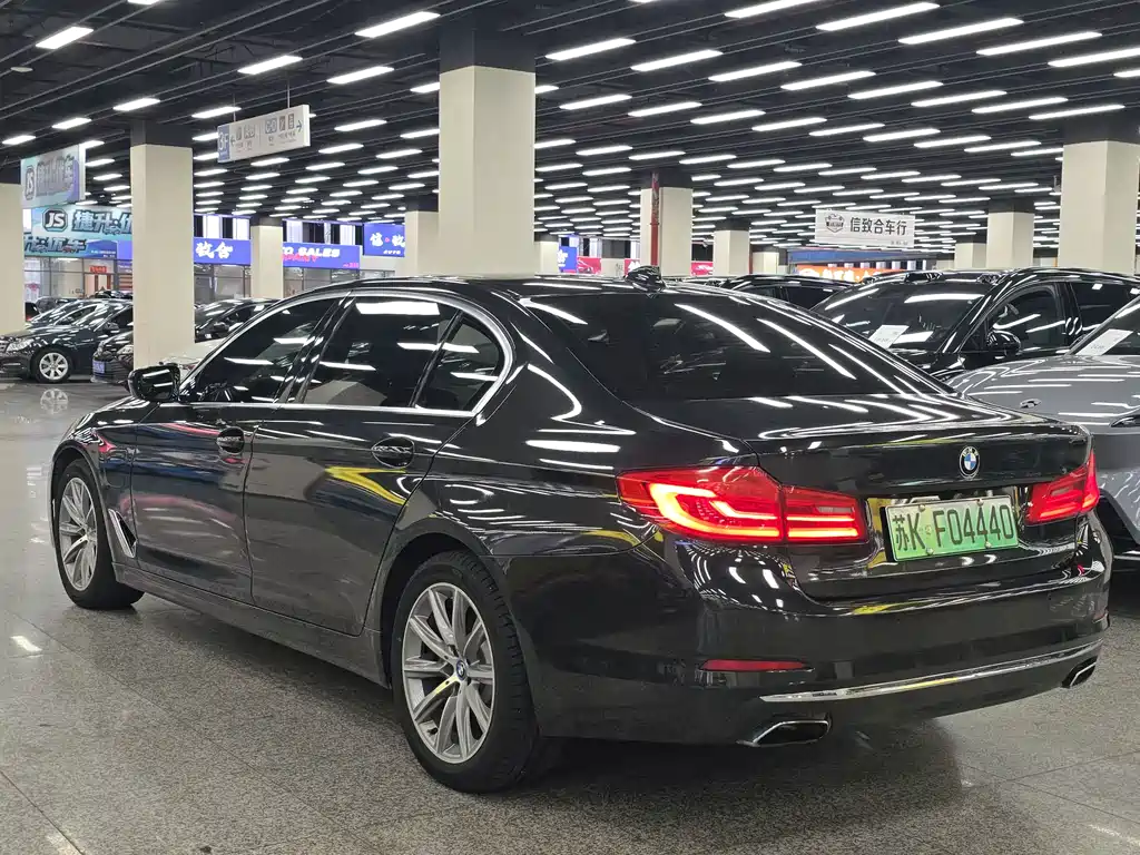 BMW 5 Series New Energy 2018 — фото 4