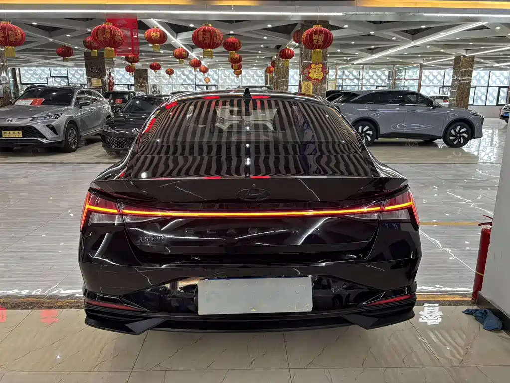 Hyundai Elantra 2022