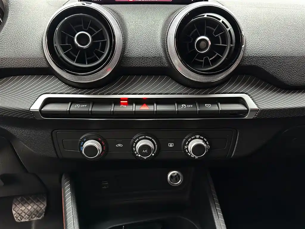 Audi Q2L 2022 — фото 15