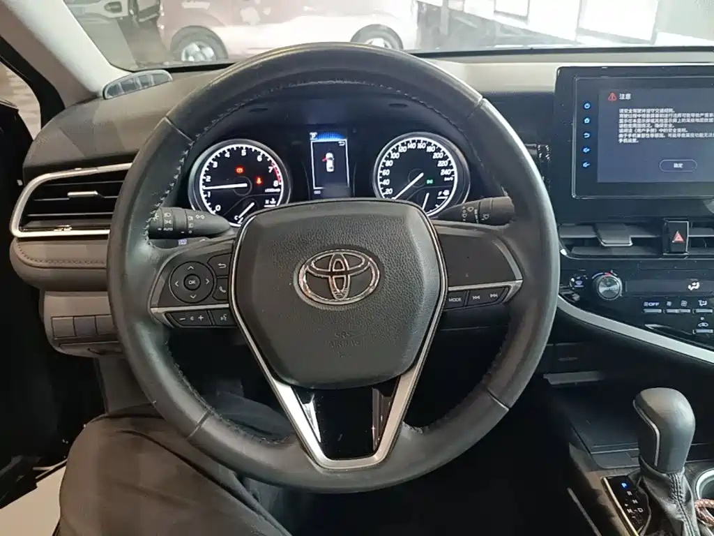 Toyota Camry 2022 — фото 11