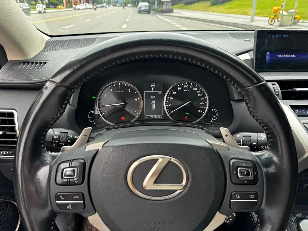 Lexus NX 2016 — фото 11