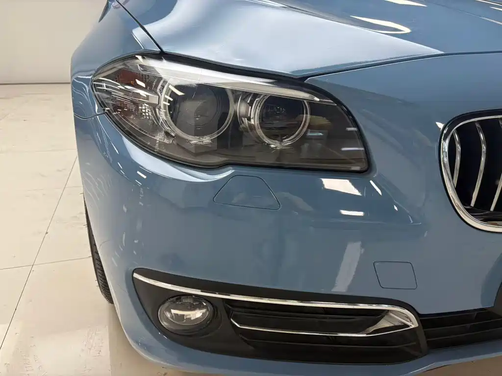 BMW 5 Series 2015 — фото 10