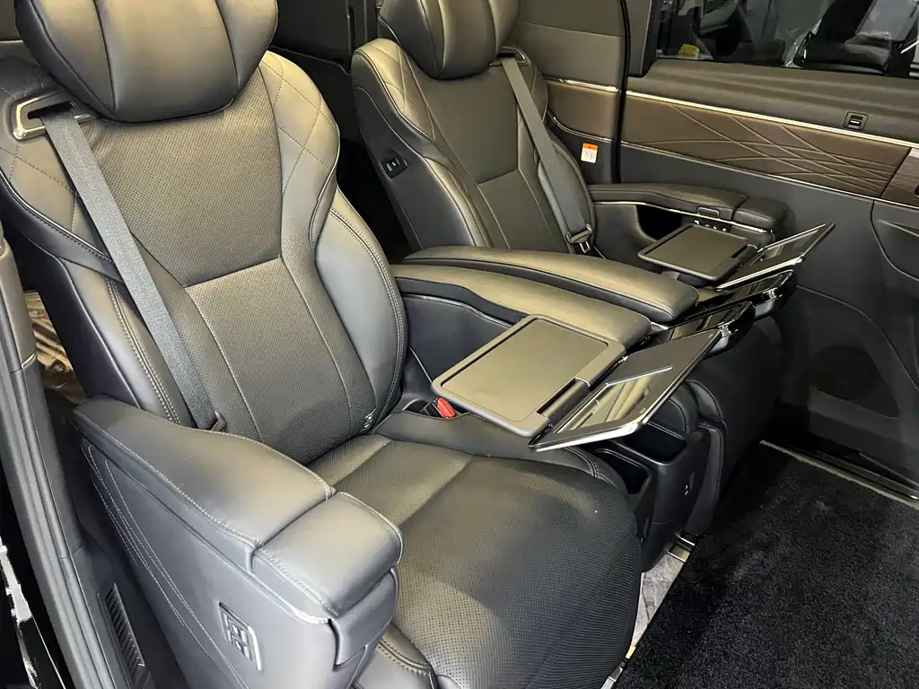 Toyota Vellfire 2023 — фото 14
