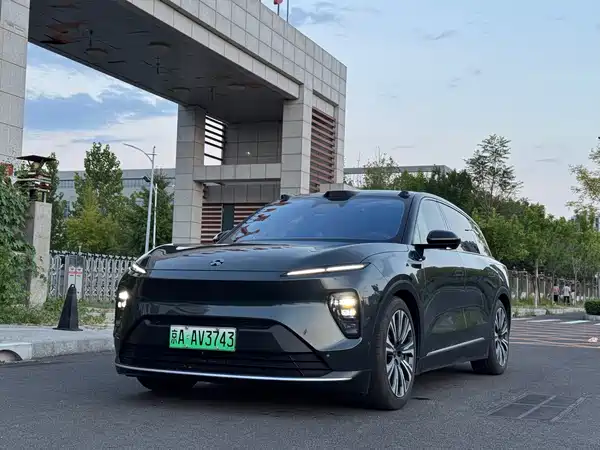 NIO ES8 2024