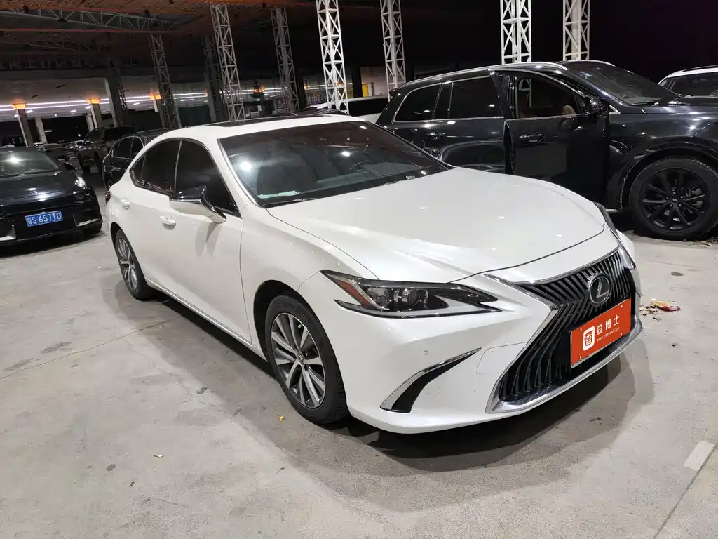 Lexus ES 2020 — фото 2