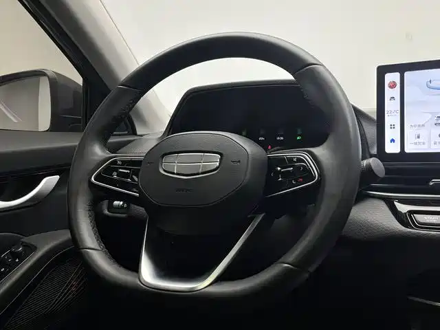 Geely Emgrand 2025 — фото 10