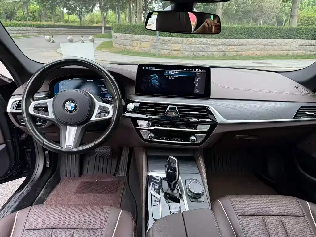 BMW 5 Series New Energy 2020 — фото 5