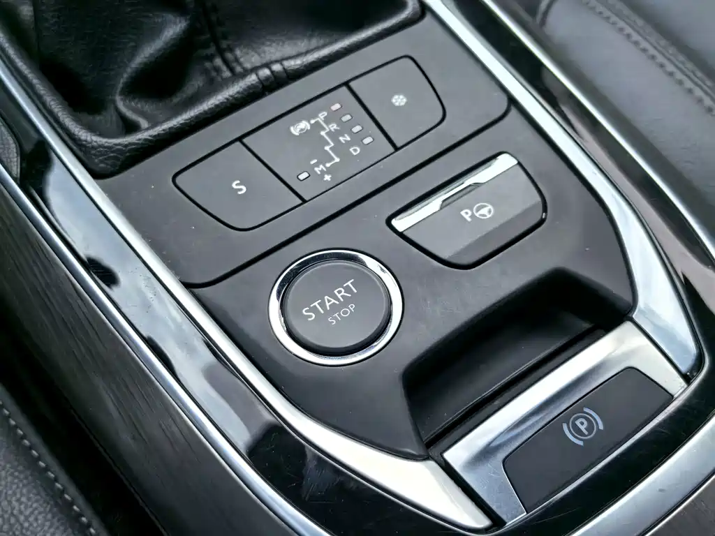 Peugeot 408 2014 — фото 13