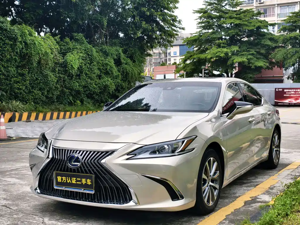 Lexus ES 2019