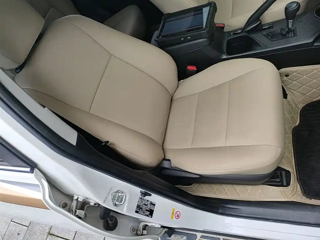 Toyota RAV4 2016 — фото 25