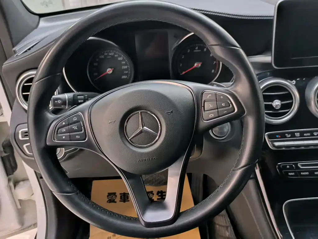 Mercedes-Benz GLC 2016 — фото 13