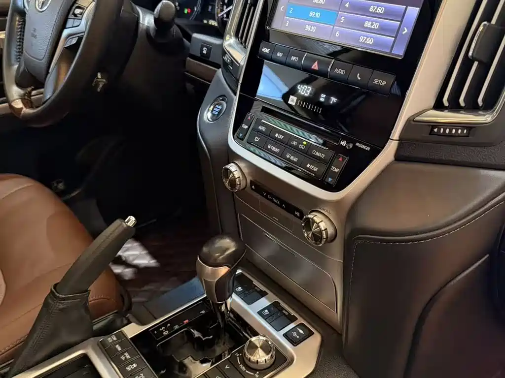 Toyota Land Cruiser 2019 — фото 8