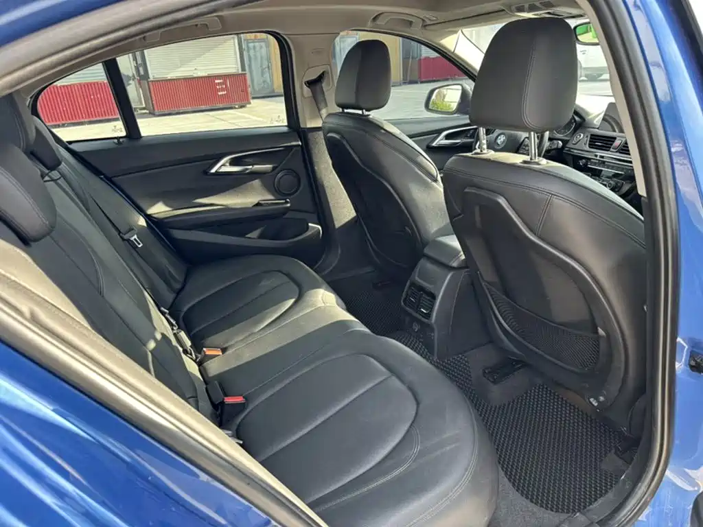 BMW 1 Series 2017 — фото 13
