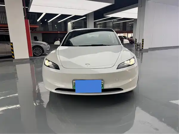 Tesla Model 3 2024