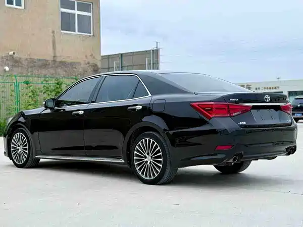 Toyota Crown 2019