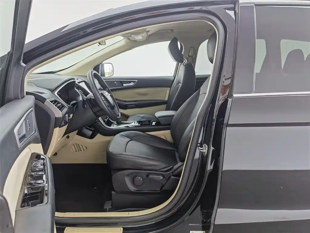 Ford Edge 2017 — фото 10