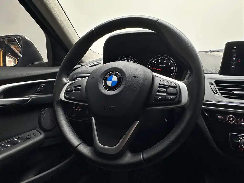BMW 1 Series 2020 — фото 10