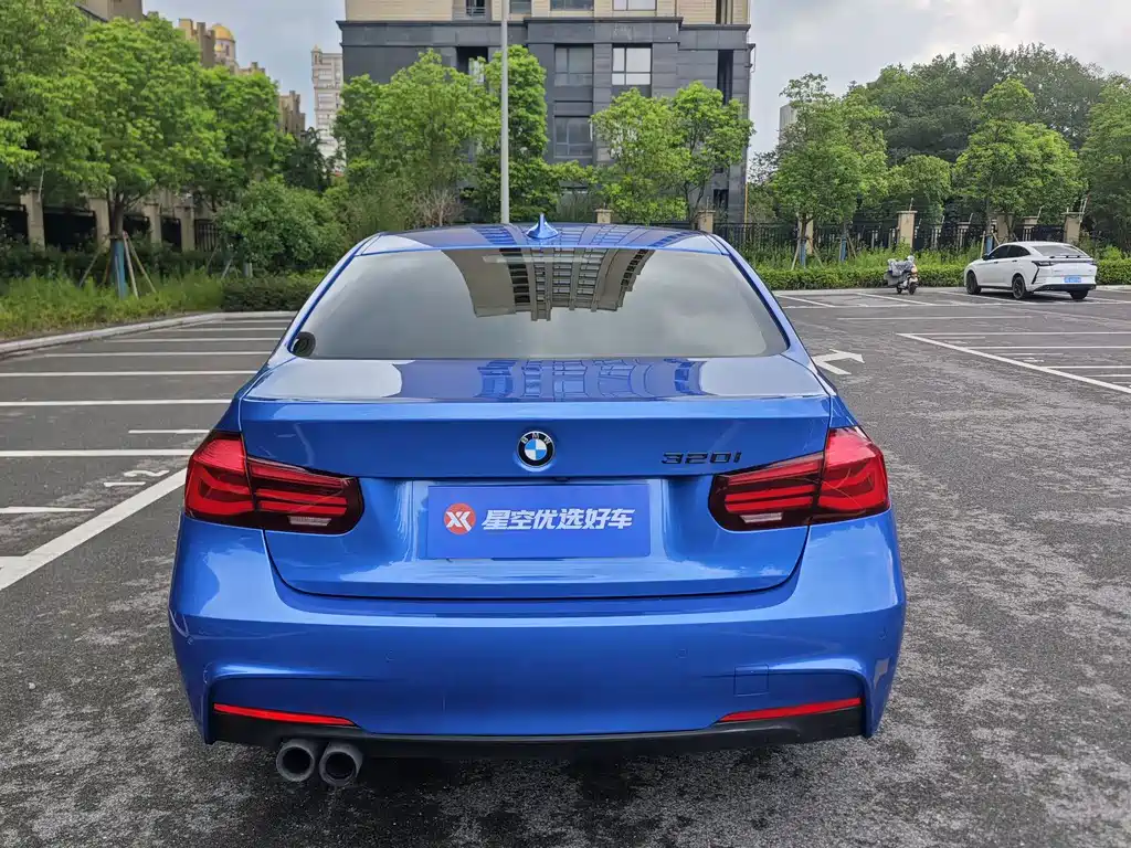 BMW 3 Series 2018 — фото 15