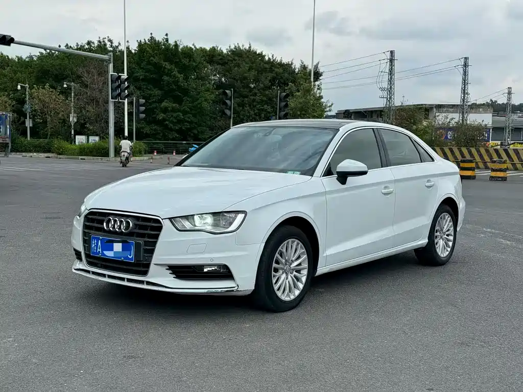 Audi A3 2015 — фото 1