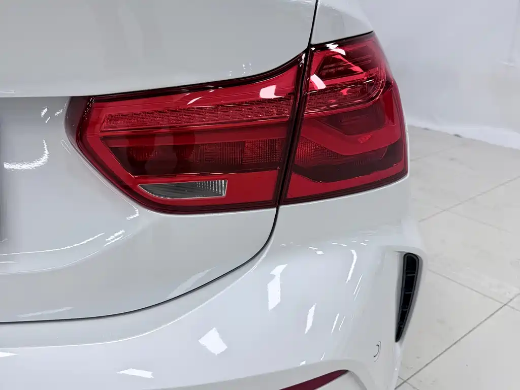 BMW 1 Series 2022 — фото 9