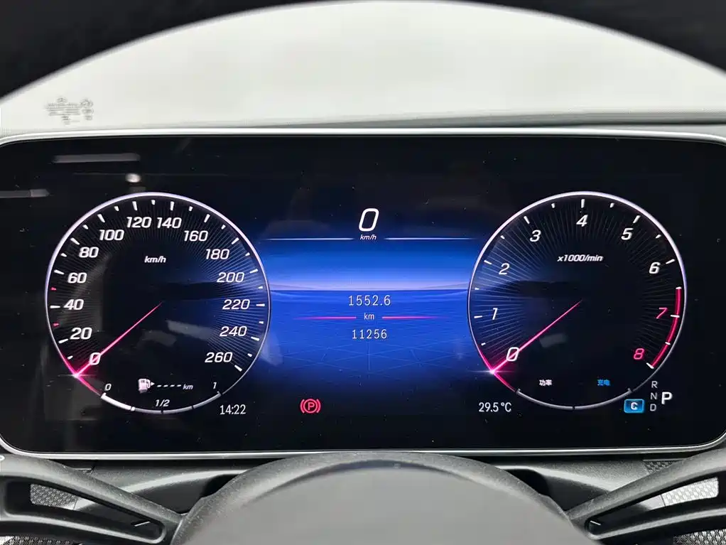 Mercedes-Benz C-Class 2024 — фото 14