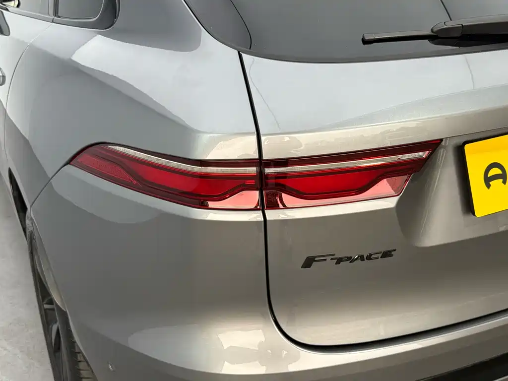 Jaguar F-PACE 2022 — фото 10