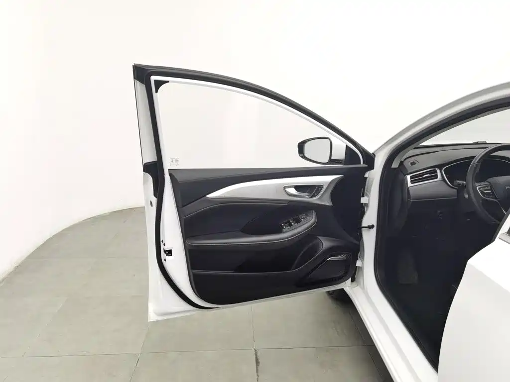 Roewe i6 MAX New Energy 2026 — фото 8