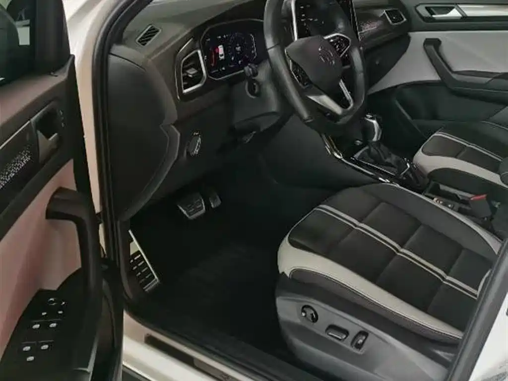 Volkswagen T-Roc 2023 — фото 4