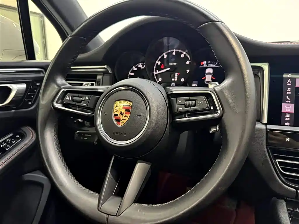 Porsche Macan 2023 — фото 13
