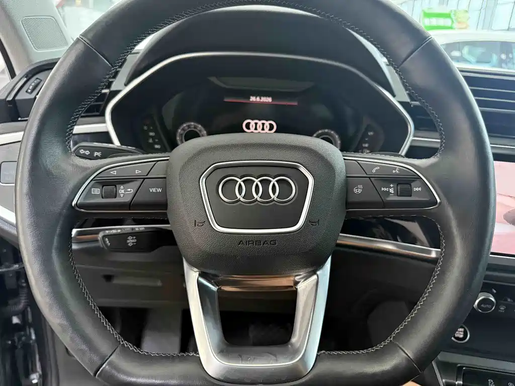 Audi Q3 2023 — фото 10