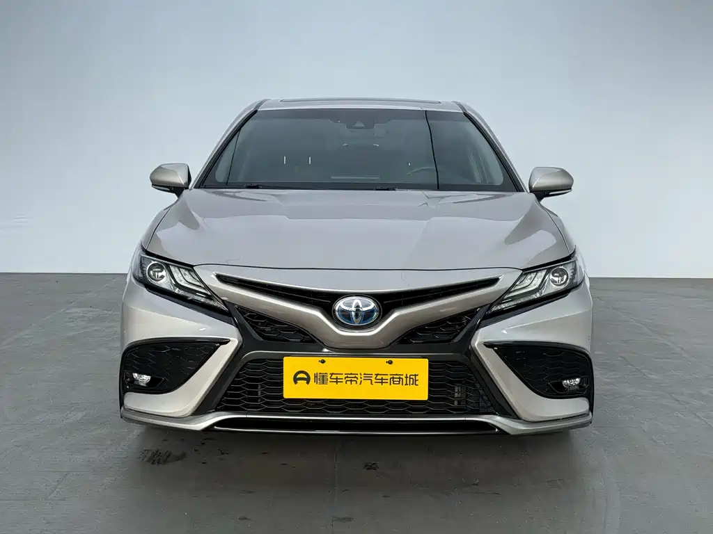 Toyota Camry 2022 — фото 2
